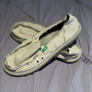 Sanuks shoes